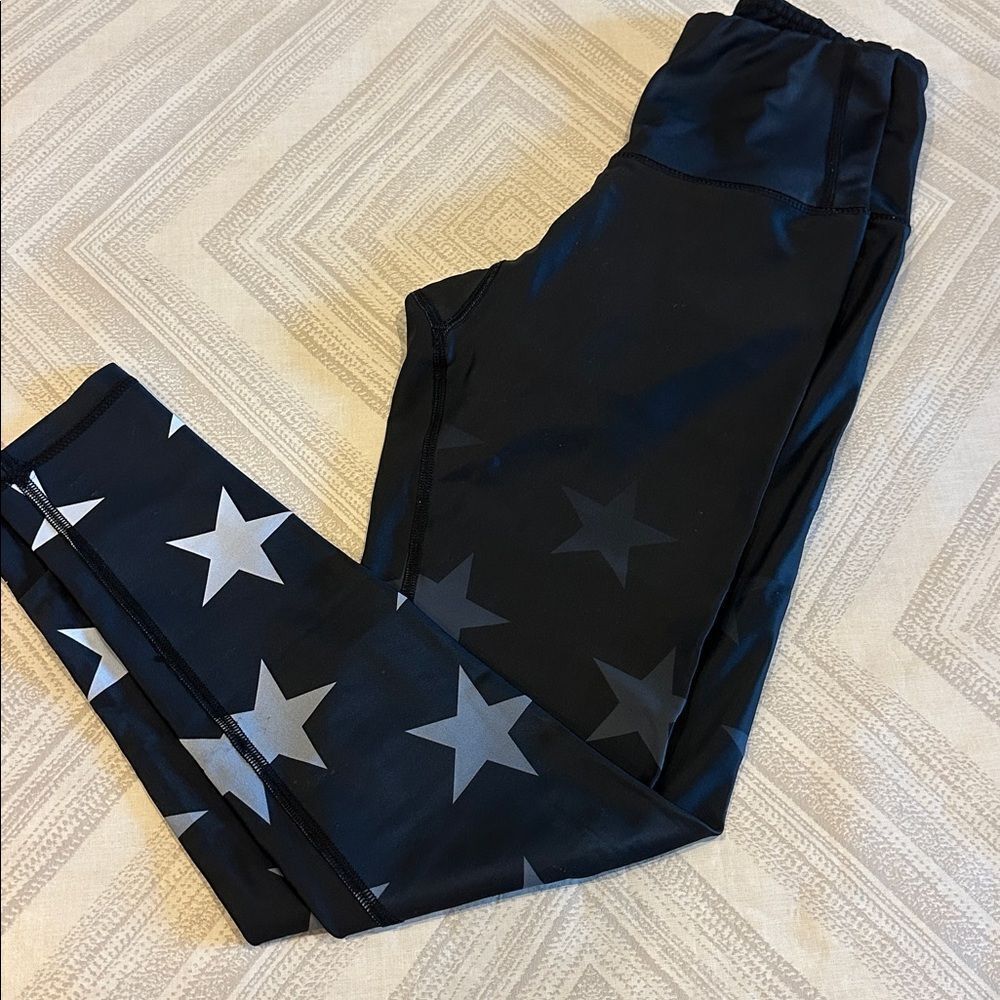 CHRLDR Black Leggings with Grey & White Ombre Star Design Size Small